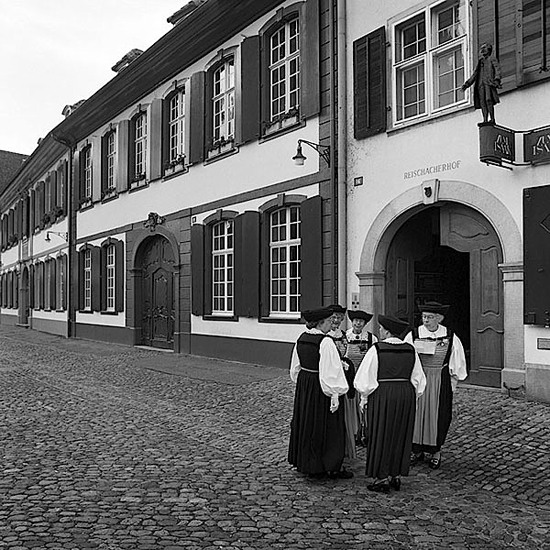 Das Haus Münsterplatz 14 in Basel.
Friedrich Nietzsche gab dort ab April 1869 Griechischunterricht.

Thomas Steinert
1990/99, Piezo-Pigment-Print, 40 x 40 cm, Ed. 7 

